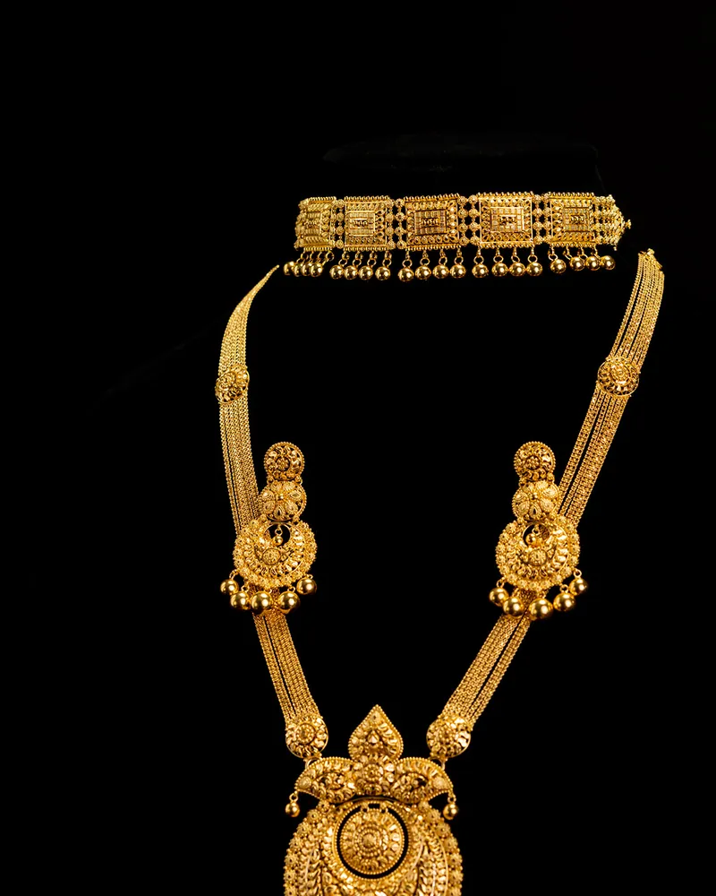 22K gold set with earrings, 22k gold jewellery set with earrings at Sonei Jewellers Surrey