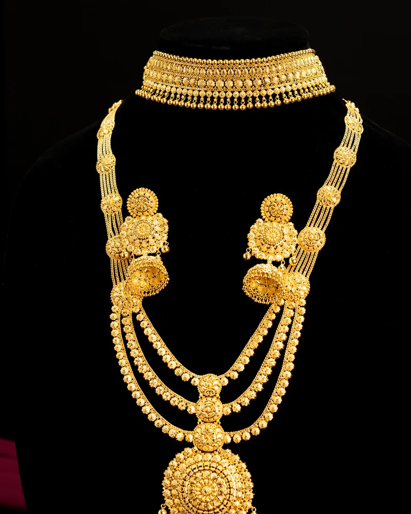 22K gold set with earrings, 22k gold jewellery set with earrings at Sonei Jewellers Surrey