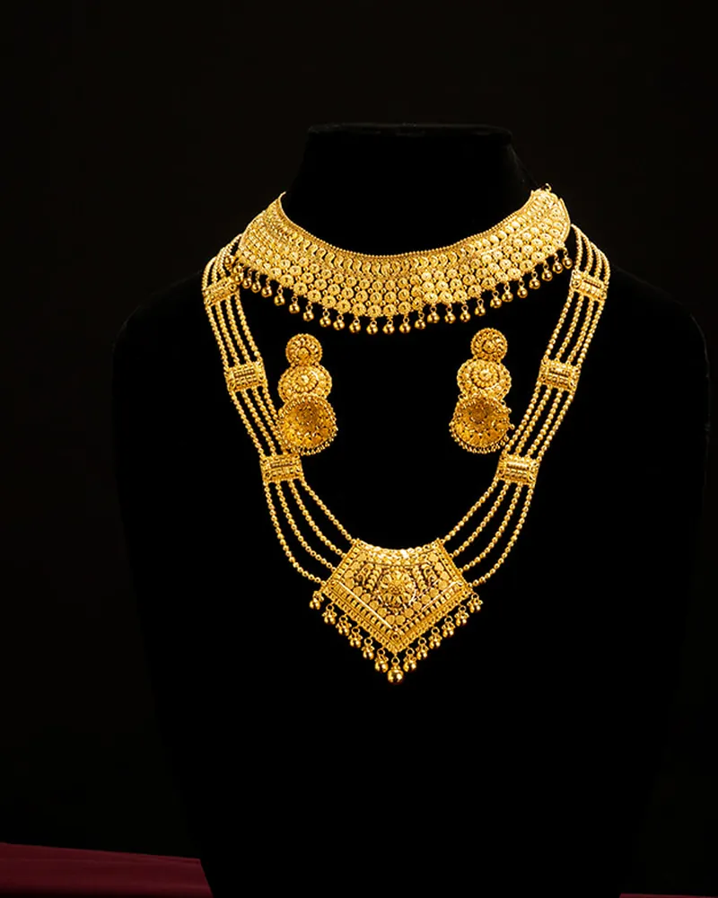 22K gold set with earrings, 22k gold jewellery set with earrings at Sonei Jewellers Surrey