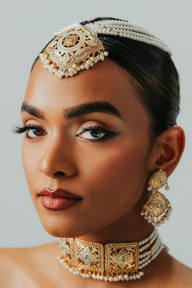 Model wearing a pearl maang tikka and a pearl choker, Sonei Jewellers Surrey